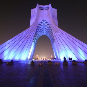 برج آزادی و پل طبیعت آبی شد همزمان با روز جهانی دیابت